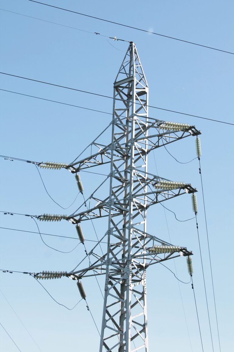 Electric transmission tower